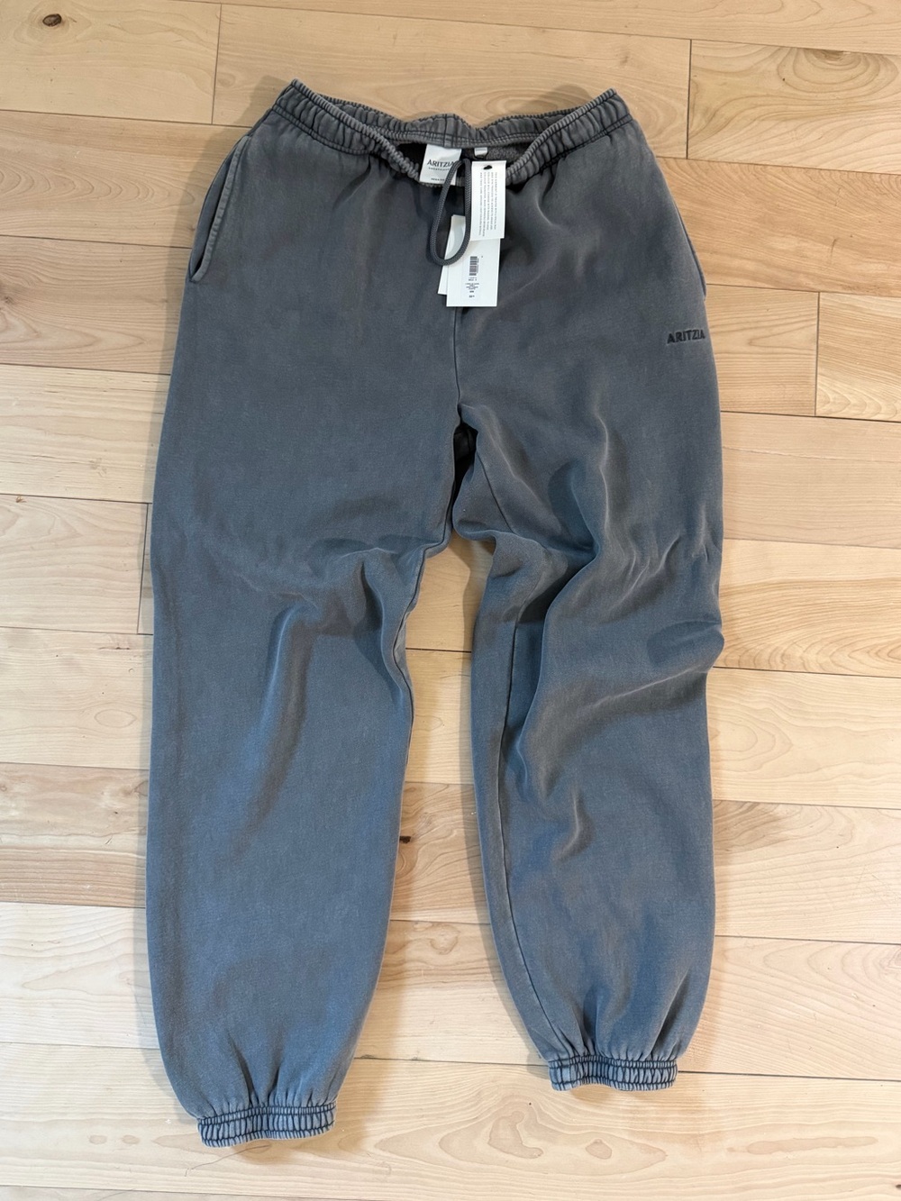 Aritzia NWT Charcoal Sweatpants Mega Fit
